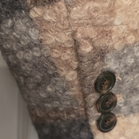 Stylish Women's Plaid Teddy Jacket in Cream and Gray - Picture 7 of 8